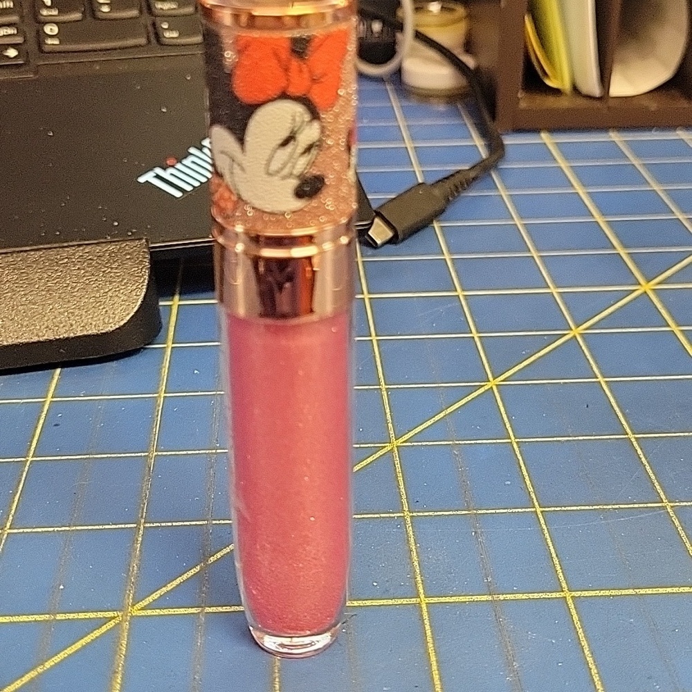 Disney Minnie Mouse "Super Sparkly" lip gloss Raspberry Pink